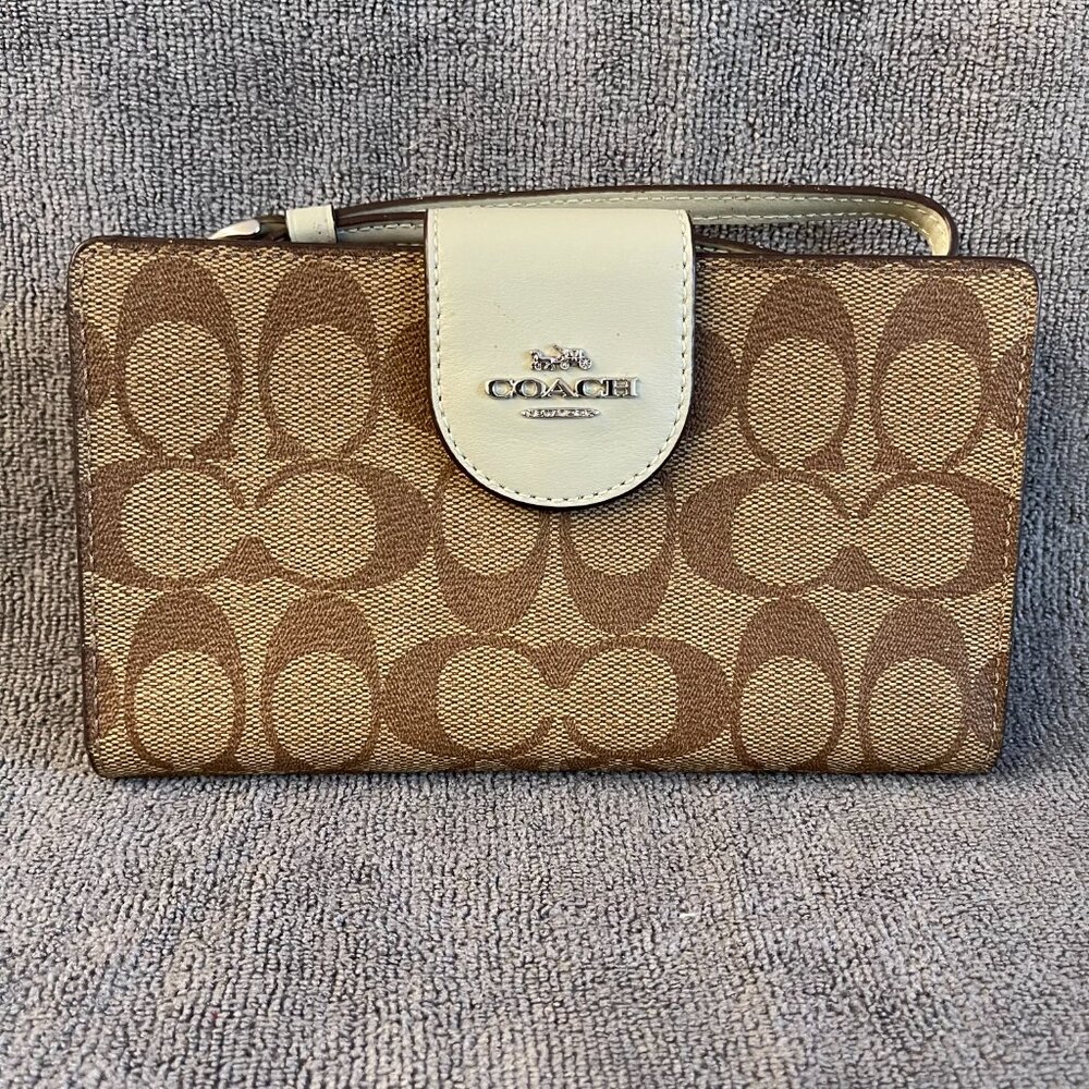 NWOT Coach Phone Tech Wallet with Colorblock Signature Canvas and Wrist Strap